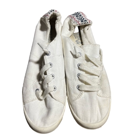 Lot of 1 set of PJ’s size Large sandals size 8.5 and shoes size 9 Steve Madden - Picture 6 of 7